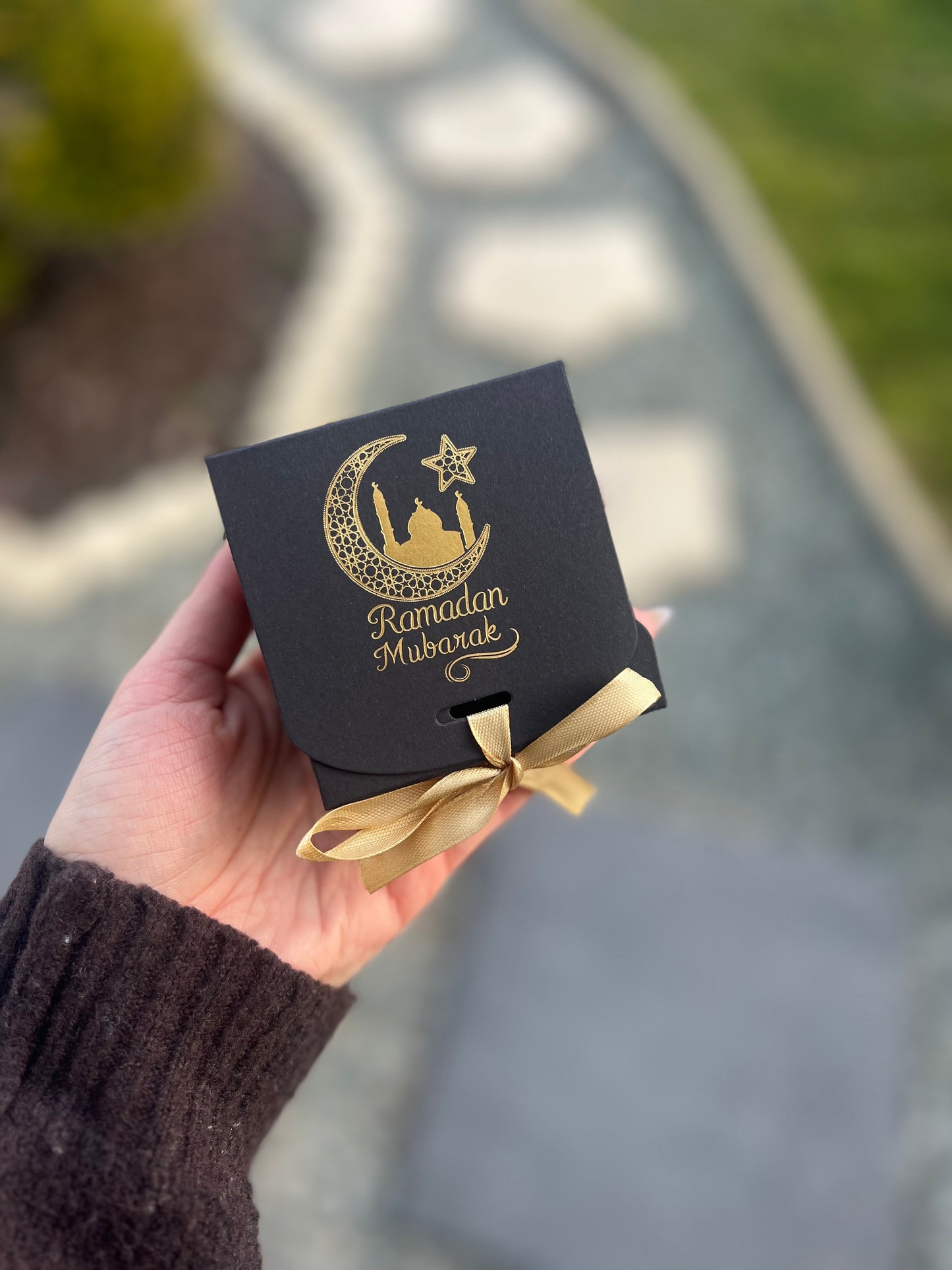 Boites ramadan garnies de noix de pécan enrobées