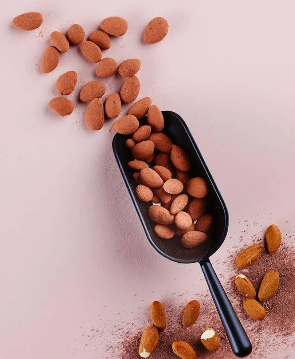 Amandes au chocolat noir poudrées de cacao