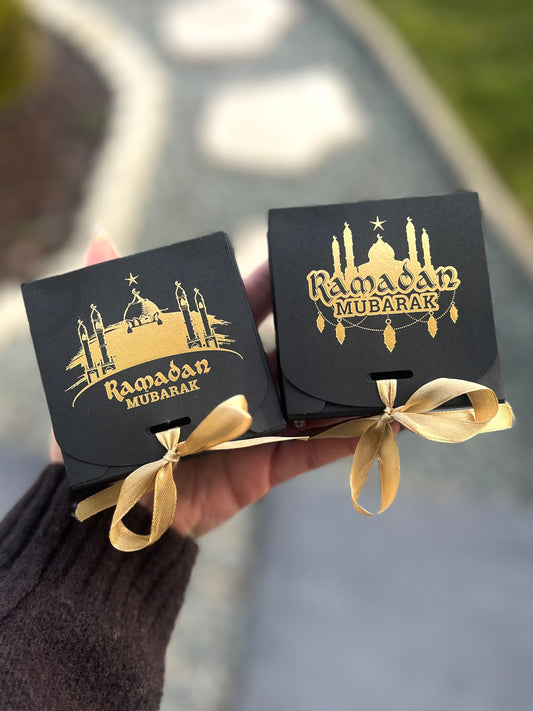 Boites ramadan garnies de noix de pécan enrobées
