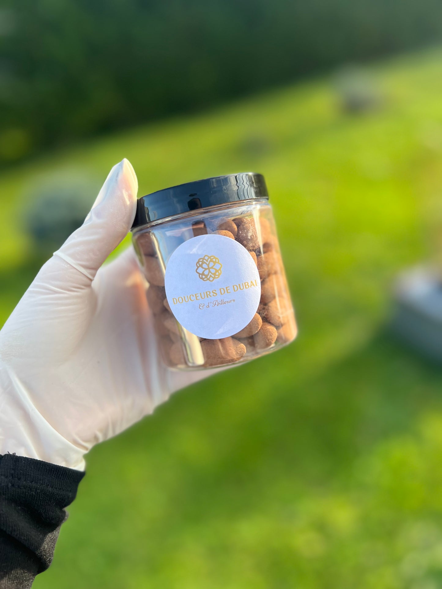 Amandes au chocolat noir poudrées de cacao