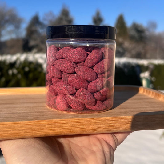 Noix de pécan enrobées de chocolat noir et poudre de framboises 